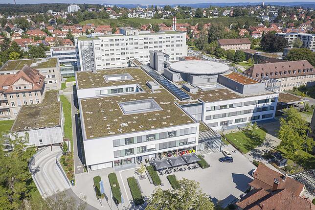 Das Klinikum ist ein großer Betrieb. Der Gesundheitsverbund würde gern weitere Pflegekräfte einstellen, es gibt aber zu wenige Bewerber.