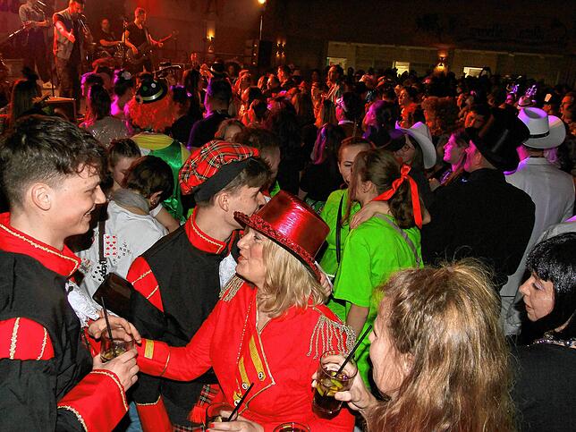 Bild 21: Viva Las Vegas &ndash; Bilder vom Holzhauerball im Milchwerk (1)