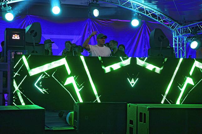 Bild 5: Elektro-Fans versammeln sich am See: Klein Venedig wird am Samstagabend zur Freiluftparty