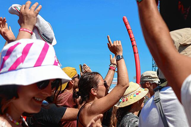 Bild 16: Moshpit und Feierlaune vor den Bühnen: Das sind die besten Southside-Bilder aus den ersten Reihen