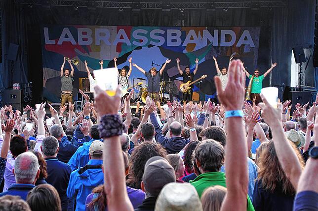 Bild 13: LaBrassBanda begeistern beim Markdorf Open Air – hier gibt‘s alle Bilder! (Teil 3)