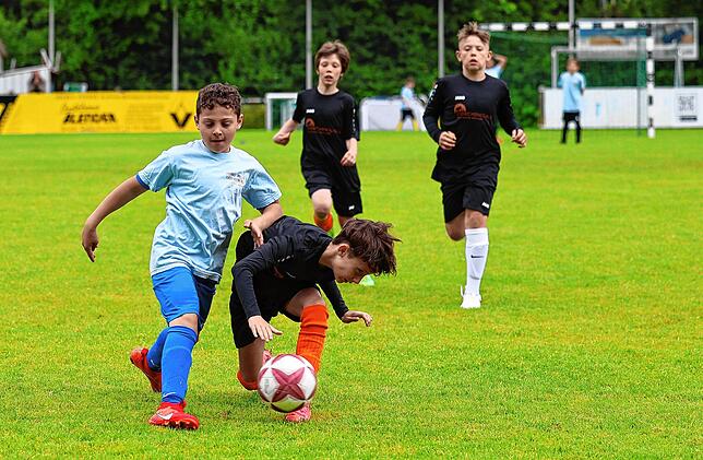 Bild 37: Beim großen Fußballturnier der Radolfzeller Grundschüler zeigen die Nachwuchskicker ihr Talent