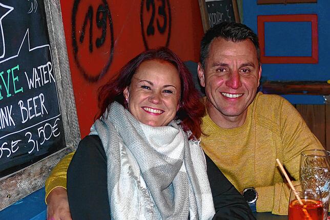 Bild 8: Gäste feiern Après-Ski-Party im Gasthaus „Löwen“ zur Musik von DJ Aleks. Hüttengaudi ist ein Hit.