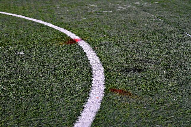 Bild 10: Brandlöcher und verschmorte Plastikhalme