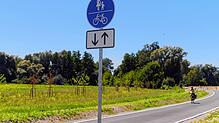 300 Meter beidseitiger Radweg, wie er sein soll: Vier Meter breit erstreckt sich dieses Stück Radfahridyll parallel zur B&nbsp;31 und ...