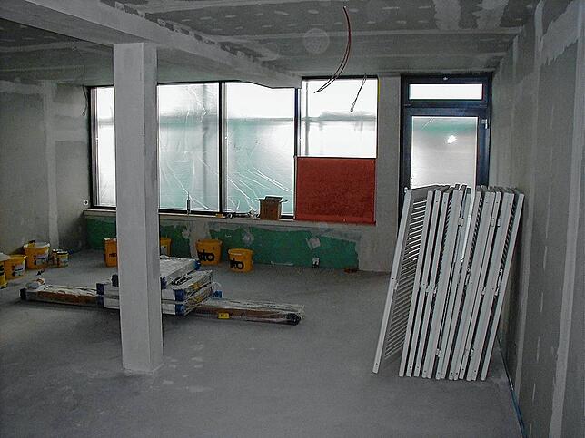 Der Innenausbau der Geschäftsstelle lief im September 2002.