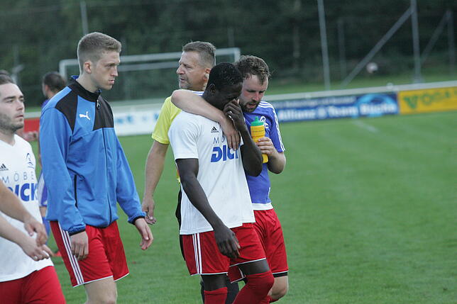 Bild 2: Spielabbruch beim FC Weizen