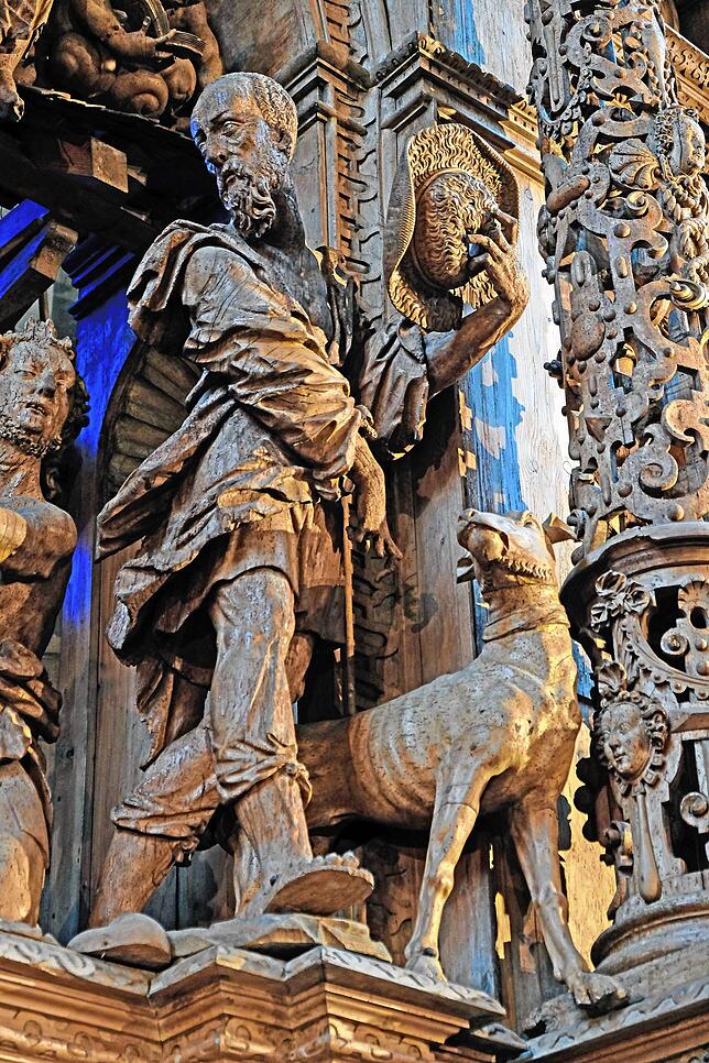 Mit diesem Hirten samt Hut und Hund soll sich Bildhauer Jörg Zürn am Hochaltar selbst ein Abbild geschaffen haben.