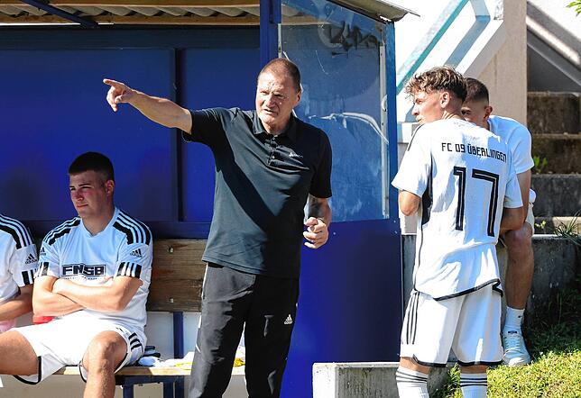 Der Überlinger Trainer Michael Krause erwartet den kommenden Gegner weit oben in der Landesliga-Tabelle.