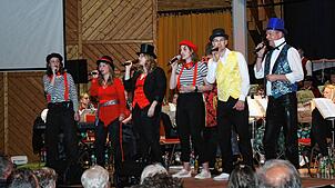 Einer der Höhepunkte des Konzerts: Sabrina Wurst, Matilda Schachner, Mira Schlegel, Simone Maier, Markus Fehrenbacher und Michael ...