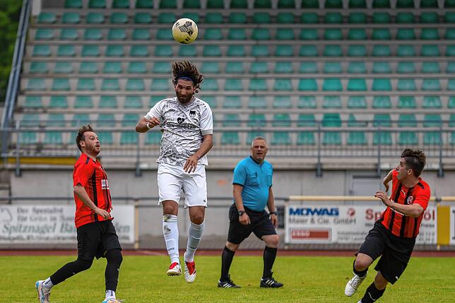 Bild 12: FC 08 Bad Säckingen unterliegt beim FC Tiengen 08 II mit 2:3 – und wir haben Fotos!