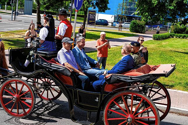 Bild 12: Die schönsten Impressionen von der Jubilumsparade der Pioniere durch die Innenstadt