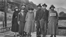 Die Maskenpflicht gab es schon zu Zeiten der Spanischen Grippe: Auf dem Foto trägt eine Gruppe von Bürgern trägt in Kalifornien, USA, Maske.