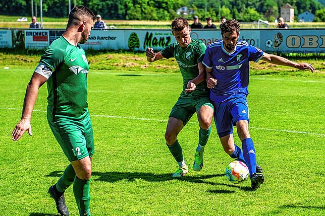 Bild 24: FC Weizen rettet sich durch das 2:1 beim SV Rheintal vor dem Direktabstieg &ndash; und wir haben Bilder!