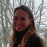 (Archivbild) Julia Kolb, Inhaberin des Hotels Riva, steht oberhalb der Terrasse. Der öffentliche Grünstreifen direkt davor wird oft als ...
