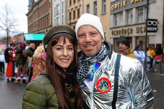 Bild 28: Die Konstanzer Fasnacht außer Rand und Band! Hästräger feiern auf der Marktstätte – die schönsten Bilder!