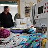 Arbeitstherapie für den guten Zweck: In der klinikeigenen Nähwerkstatt fertigen psychisch kranke Straftäter Babykleidung, die an ein ...