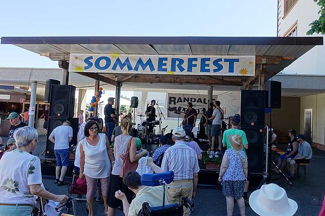 Bild 17: Der erste Tag des Sommerfestes des St. Josefhauses in Herten in Bildern