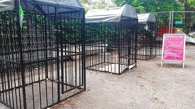 Das sind drei von sechs Hundeboxen. Sie befinden sich in der Nähe des Bahnhofs Therme. Dort ist auch eine LGS-Servicestation, wo sich ...