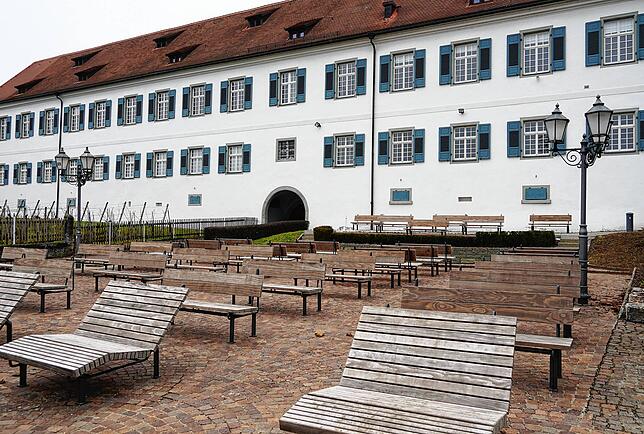 Der Konzertplatz am Rathaus wurde saniert und mit neuen Bänken im typischen Hagnauer Design ausgestattet. Zur Zeit stehen sie im ...