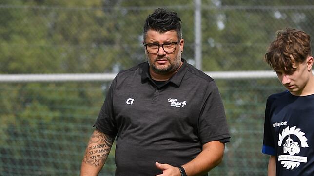 Trainer Carmine Italiano und die SG Riedöschingen/Hondingen feiern einen hochverdienten 3:2-Erfolg über den SV TuS Immendingen.
