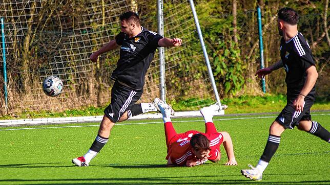 Er ist wieder da: Bujar Halili (links) stand beim 2:0-Erfolg des SV 08 Laufenburg erstmals seit der Winterpause wieder in der Start-Elf. ...