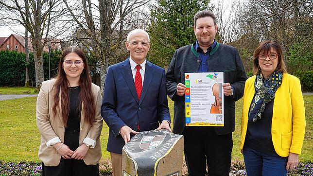 Hinter ihnen liegt viel Arbeit: Veranstaltungsleiterin Chiara Kilguß, BM Fritz Link, Hauptamtsleiter Felix W. Kuentz und ...