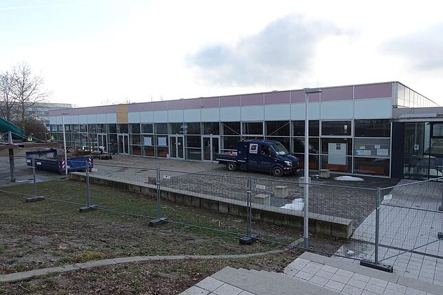 Die alte Turnhalle am Bildungszentrum wird saniert. Hier steht Vereinen und Schulen während der Bauzeit nur eine Sporthalle zur Verfügung.