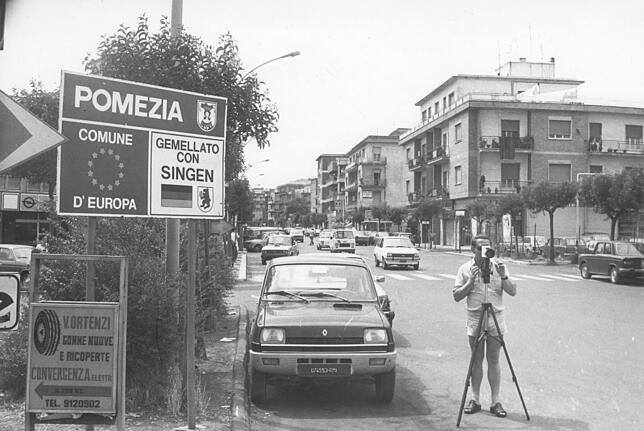 1975 verkündete ein Schild in Pomezia offiziell die Städtepartnerschaft.