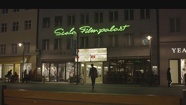 So sah es mal an der Konstanzer Marktstätte aus, bevor das Scala-Kino einem Drogeriemarkt weichen musste. Doch das Kino-Sterben ist ...