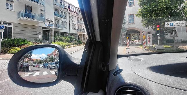 Hier benötigen Autofahrer Geduld. Am Stadttor regelt eine Ampel den Verkehr in und aus Richtung der Schaffhauser Straße. Während einer ...
