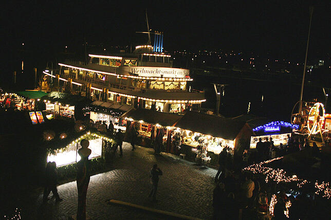 Schon 2009 erfreuten sich die Besucher des Konstanzer Budenzaubers am Weihnachtsschiff.