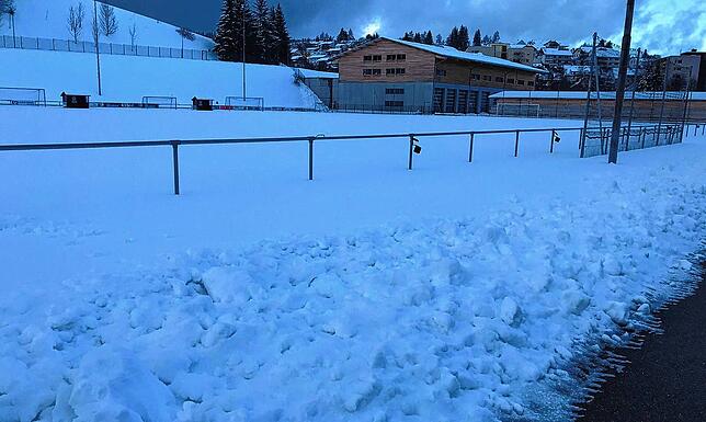 So sah der Platz des FC Furtwangen in den vergangenen Tagen aus. An ein Training war trotz niedriger Inzidenzwerte nicht zu denken. ...