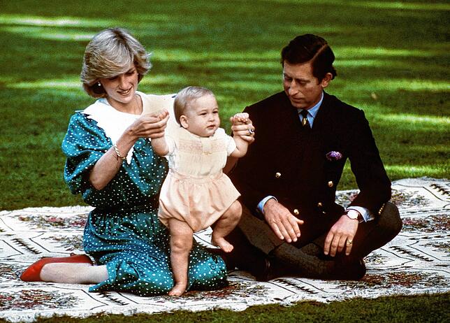 Prinzessin Diana und Prinz Charles posieren mit ihrem erstgeborenen Sohn Prinz William 1983 während ihres Staatsbesuchs in Australien.
