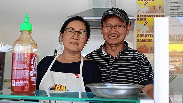 Thi Kim Tanh (links) und Thoi Duc Nguyen auf einem Bild von 2019. Damals waren sie noch regelmäßig jeden Freitag auf dem Donaueschinger ...