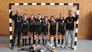 Da kommt Freude auf. Die Mädchen der SG Mundelfingen wurden Hallenbezirksmeister bei den C-Juniorinnen.