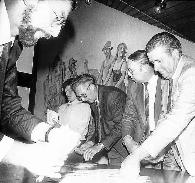 Wahlhelfer 1989 (von rechts): Bernhard Mayer, Siegfried Hauber, Manfred Bold und Klara Gaißer. Bild: SK-Archiv/Klaas