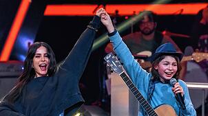 Maris (12) und sein Coach Lena Meyer-Landrut, nachdem sie ihn in das Team Lena geholt hat.