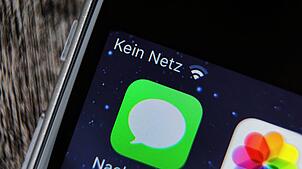 „Kein Netz“ zeigt dieses Handy an. Im Schwarzwald-Baar-Kreis ist dieser Anblick so manchem Mobilfunknutzer immer noch allzu vertraut ...