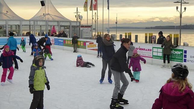 Auch am letzten Tag herrschte auf der Eisbahn „ÜB on Ice“ am Landungsplatz noch einmal ordentlich Betrieb. Betreiber Reinhard A. Weigelt ...