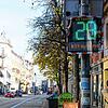 Eine Anzeige erinnert in der Bodanstraße daran, dass hier Tempo 30 gilt. Ein flächendeckendes 30er-Limit ist nach der ...