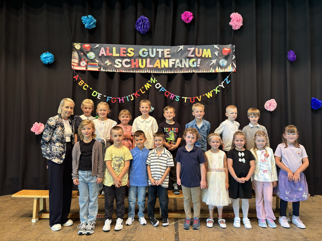 Die Schüler der Klasse 1a mit Klassenlehrerin Angie Blaser.