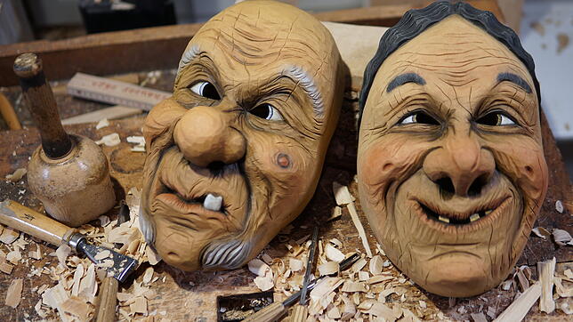 Das neue Dream-Team der Ewattinger Fasnacht: das Riesenpaar Däschle und Turkos.