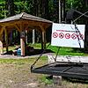 Hinweisschilder am Grillplatz im Stockwald weisen auf das aktuelle Grillverbot aufgrund der großen Waldbrandgefahr hin.