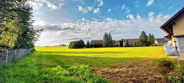Links die Fläche der Technischen Dienste, rechts die Wohnbebauung: Dazwischen sollte das neue DRK-Gebäude.