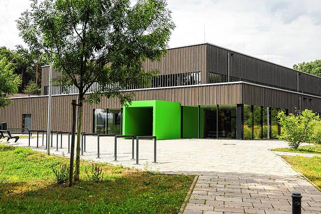 Einer der jüngsten Neubauten der Gemeinde: die Sporthalle im Mooswald.