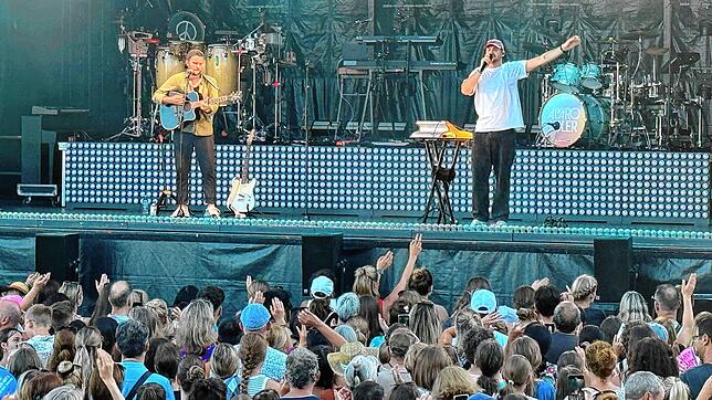 Bild 23: Alvaro Soler in Friedrichshafen: Konzert begeistert Besucher am Seeufer (Teil 2)