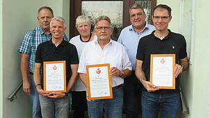 Uli Kleiner (von links), Andreas Dreher, Ortsvorsteherin Viktoria Gombold-Diels, Bruno Dreher, Bürgermeister Bernd Gombold und Alexander ...