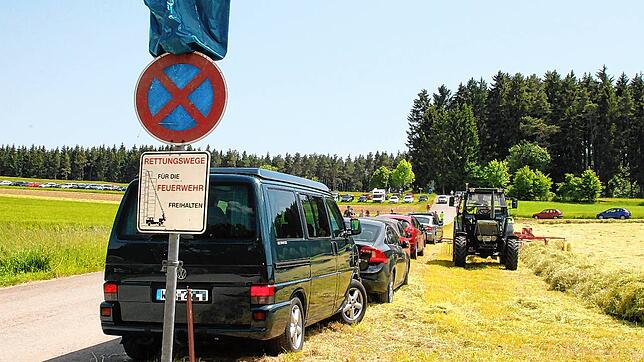 Besonders im Sommer, wie auf diesem Bild von 2018, wird am Kirnbergsee alles zugeparkt. Ordnung in das Chaos soll ein neues System mit ...