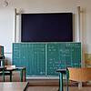 So sieht moderner Unterricht aus: In einigen Schulen, etwa der Teggingerschule, gibt es neben der normalen Tafel nun auch digitale Anzeigen.